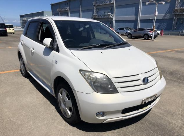 2005 Toyota IST